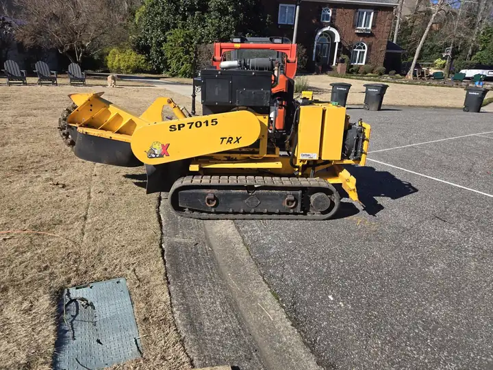 Tracked stump grinder